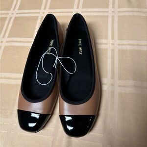 Nine West Tan and Black Flats